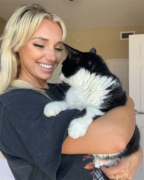 Cass Holland | Happy Birthday Logan!!🥳😻 You are the best cat ever💗 I