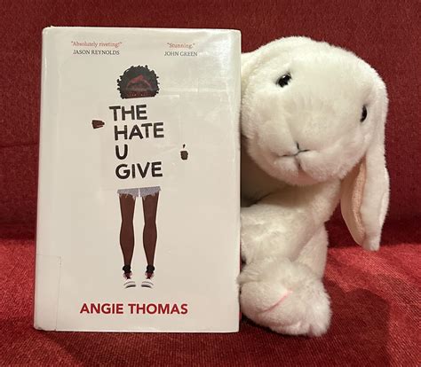 Marshmallow reviews The Hate U Give by Angie Thomas – BookBunnies