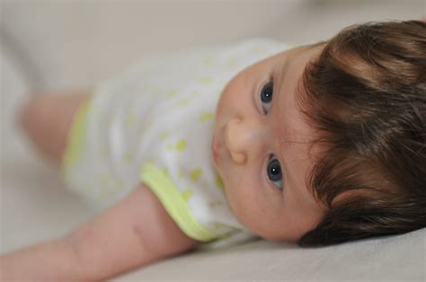 cara memijat perut bayi agar lancar bab 1