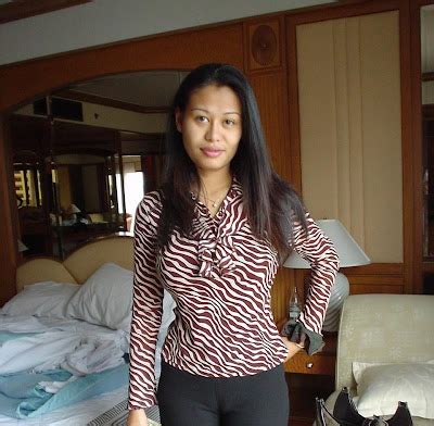 MouMouGi: Tante, toket apa pepaya tuh?!