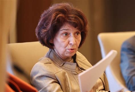 Законот за двојазични лиценци во градинките доби вето од Сиљановска ...