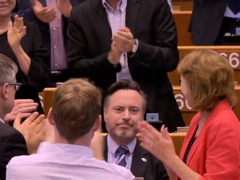 Lisa howard performance receives a standing ovation from the crowd 3