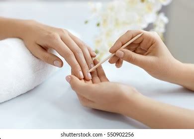 606 450 рез. по запросу «Manicure» — изображения, стоковые фотографии и ...