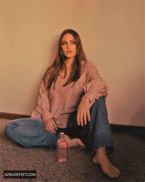 BEATRICE BRUSCHI Feet - AZNudeFeet