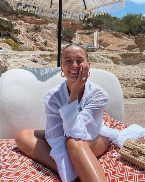 Molly-Mae shows off stunning diamond engagement ring worth £1 million ...
