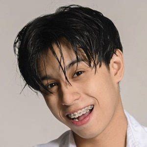 Russco Jarviña - Age, Family, Bio | Famous Birthdays