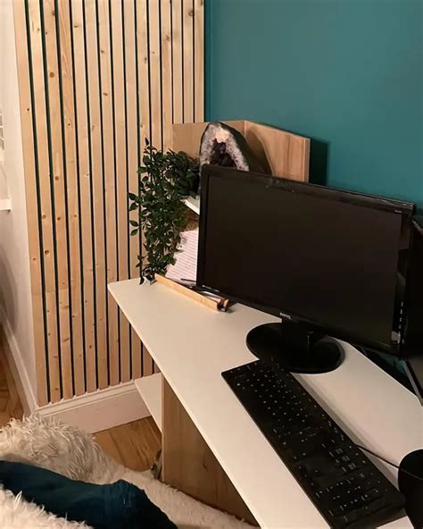 Dulux Proud Peacock 90GG 21/219 paint color