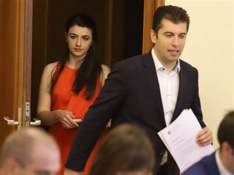 Лена - Отношенията ни с Кирил Петков винаги са били само служебни