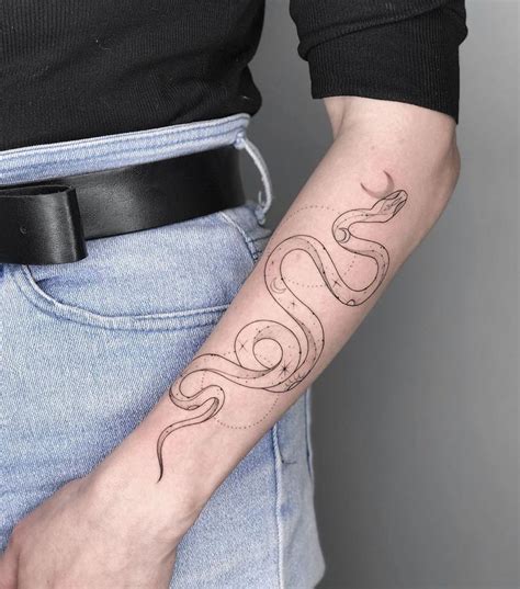 Змея от одного из мастеров студии Pakhanoff Tattoo Art • Moscow Тату на ...