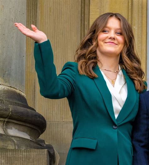 TILLYKKE: Prinsesse Isabella fylder 16 år - nu deler kronprinsparret