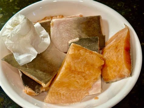 How to Cook Frozen Salmon in the Oven - RecipeLibrary.net