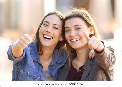 Стоковая фотография 1177527226: Любоватные кавказские девушки ...