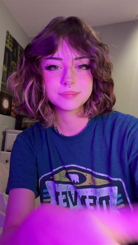 hannah owo (@itshannahowo) - Urlebird