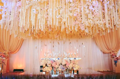 10 Stunning Wedding Flower Stage Decoration Ideas