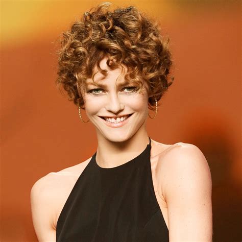 short hairstyles for older women 4