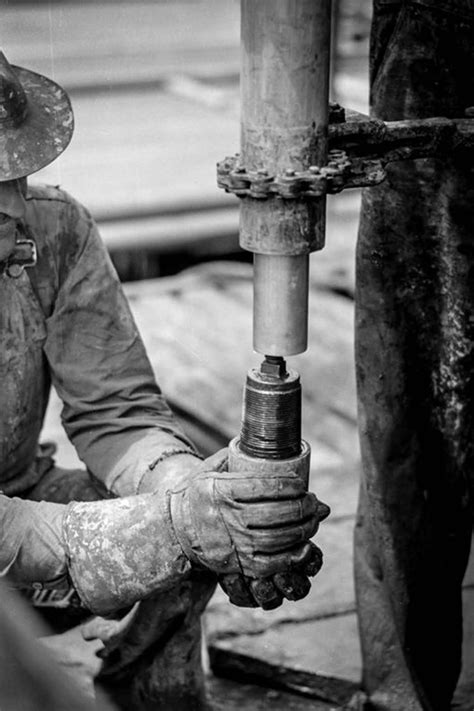 The Hard Life of Roughnecks of the East Texas Oil Field: Rare Photos