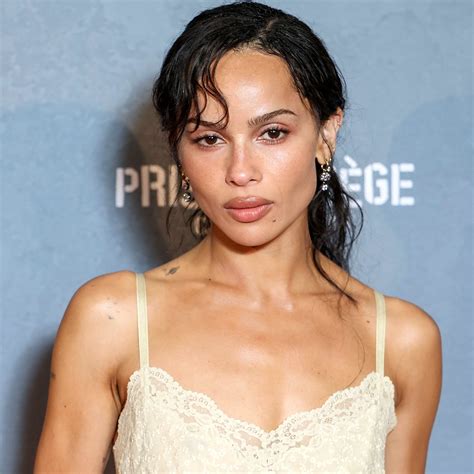 Jennifer Lopez se despide del verano con un atrevido vestido de flores