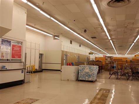 Closing Big Kmart interior | Big Kmart #3122 (95,810 square … | Flickr