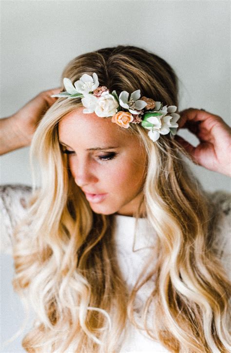 hairstyle  flower crown
