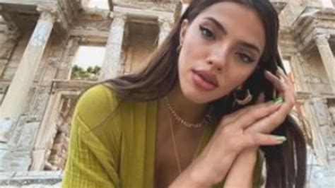 Дара със секси снимки от воаяжа с гаджето Звезди - woman.bg
