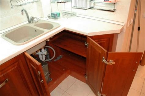 Угловая тумба для раковины на кухне - 86 фото