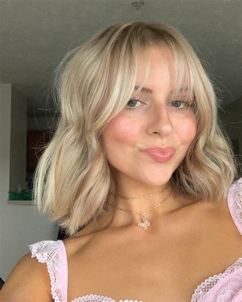 Fans are split over whether to try the wispy bangs short hair look
