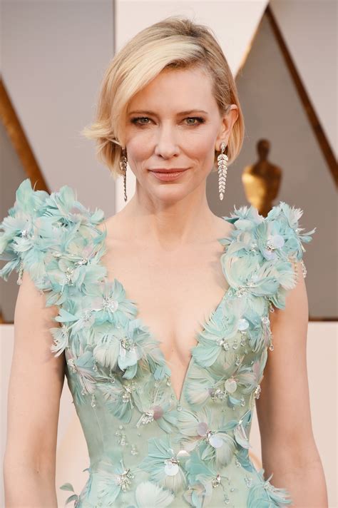 Cate Blanchett's 2016 Oscars Dress Is Angelic & Twitter Is Freaking Out