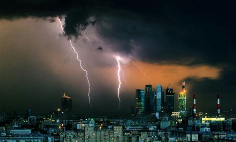 Гроза в Москве 13 июля 2016 года. | Beautiful sky, Storm pictures, Sky