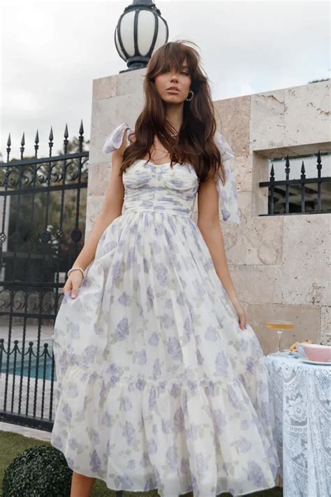 11 Stunning Milkmaid Dresses for a Perfect Fit - Brit + Co