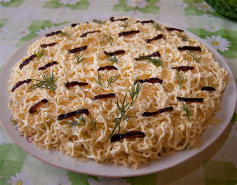 «Белая береза» (салат с черносливом)