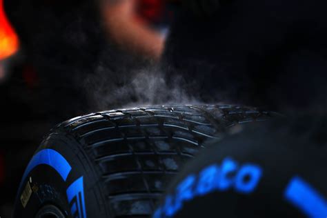 How do wet tyres work in F1?