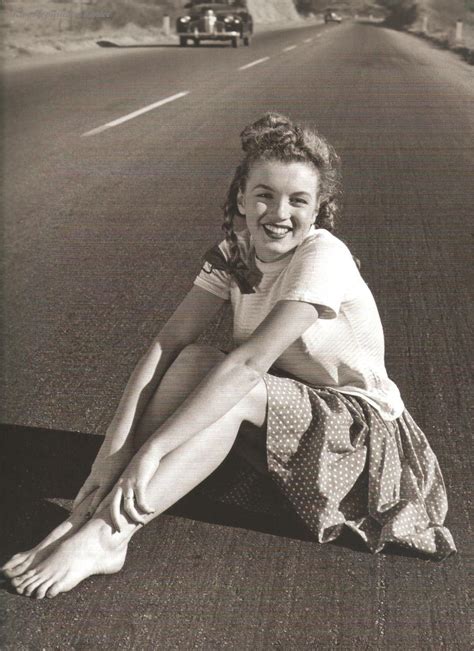 Marilyn Monroe by Andre De Dienes, 1945 | Marilyn Monroe | Pinterest