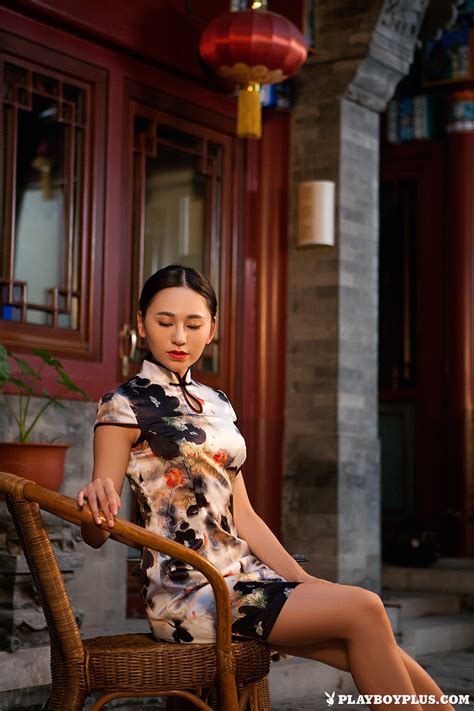Wu MuXi, women, Chinese women, red lipstick, sitting, Asian, qi pao