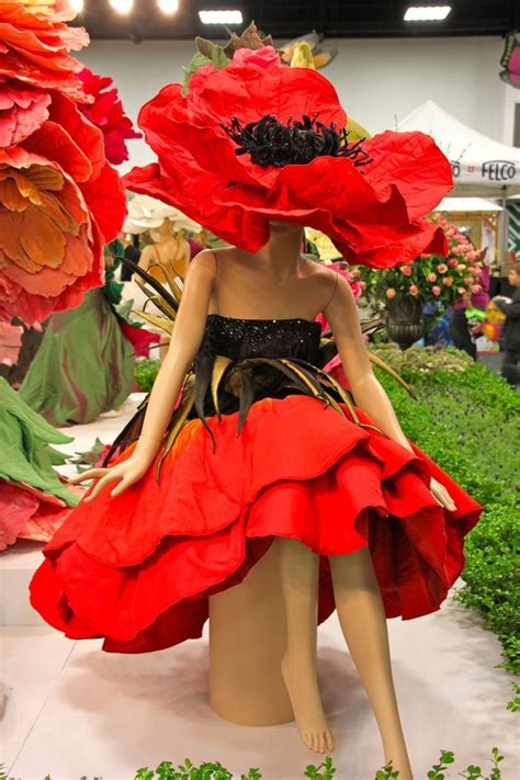 Pin van S. Nomani op Style | Bloemen kleding, Bloemen mode, Dress up