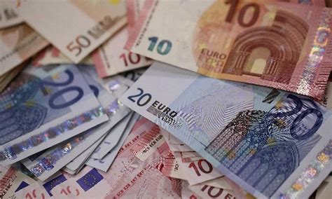 Inflação da zona do euro fica acima da meta do Banco Central Europeu em ...