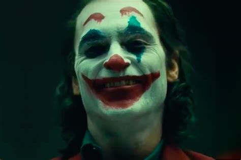 joaquin phoenixs joker costume revealed polygon