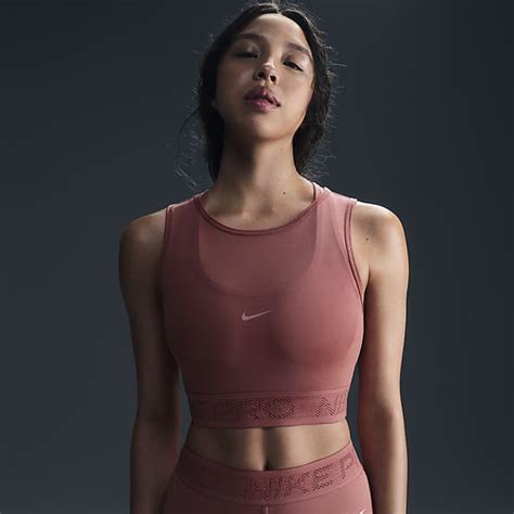 Nike Pro. Nike DE