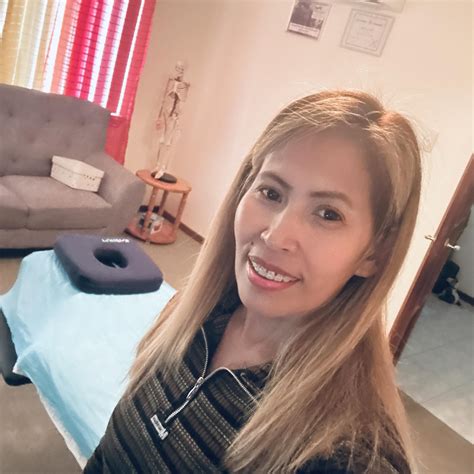 massage therapist for pregnant women 5