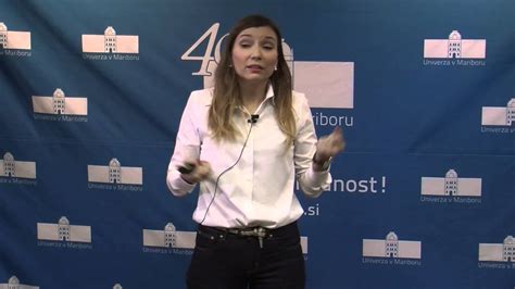 Sara Tement: Spremeniti sebe ali okolje? To je tu vprašanje. - YouTube