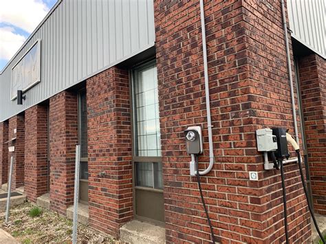 Distribution Palm Inc. | Montréal, QC | EV Station