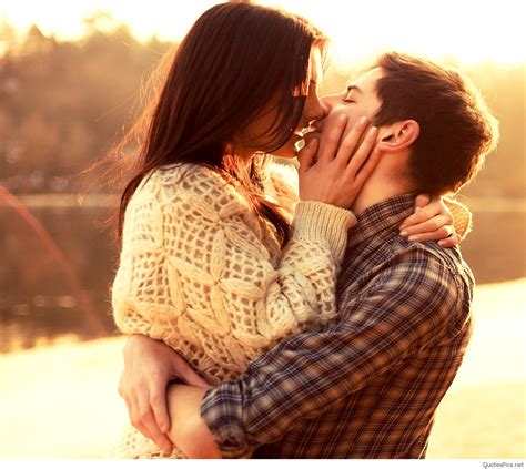 Amazing Love Couple Wallpapers For Facebook Pictures - Cute Couple Lip ...
