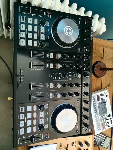 Traktor Kontrol S4 mk2 Native Instruments - Audiofanzine