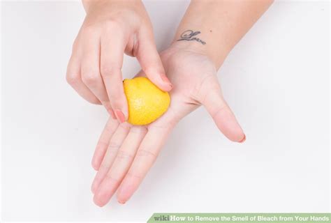 ways  remove  smell  bleach   hands wikihow