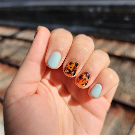 tortie nails look so nice in the sun : r/Nails