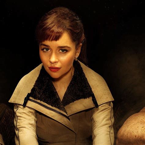 2932x2932 Emilia Clarke As Qira Solo A Star Wars Story 2018 Movie Ipad