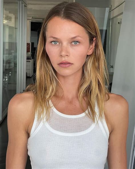 Alannah Walton Instagram | ThePlace-2.com