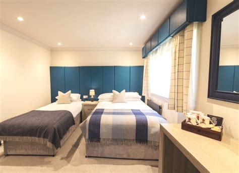 How to Travel by Bus to Loch Ness Clansman Hotel 10