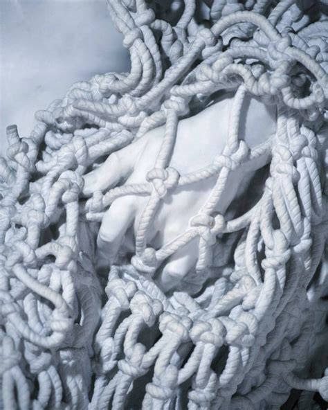 Insolite – Un surprenant filet taillé dans le marbre - Arts in the City