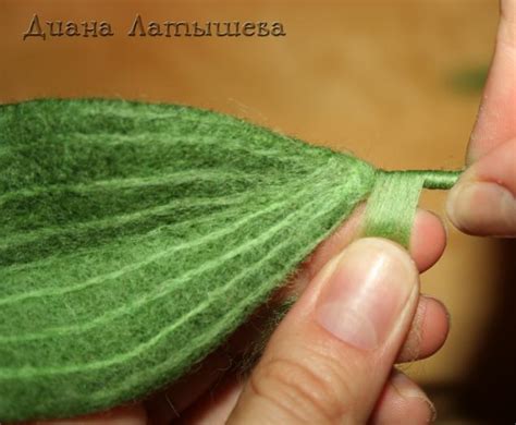 Войлочная брошь «Ландыши»