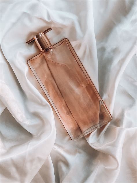 Идеальное фото | Perfume photography, Perfume design, Fragrance photography
